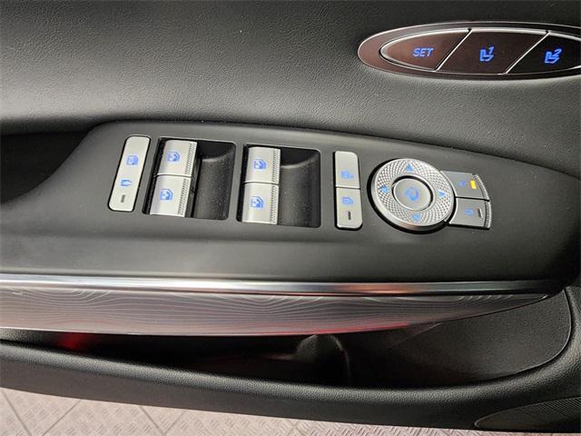Photo of 2025 Vik Black Genesis GV70