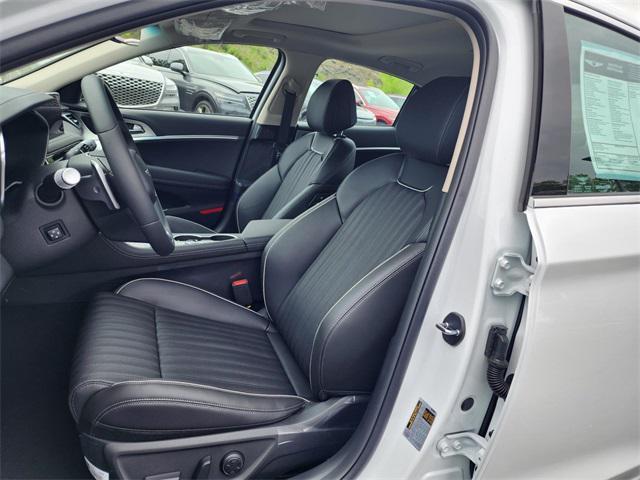 Photo of 2026 Uyuni White Genesis G70