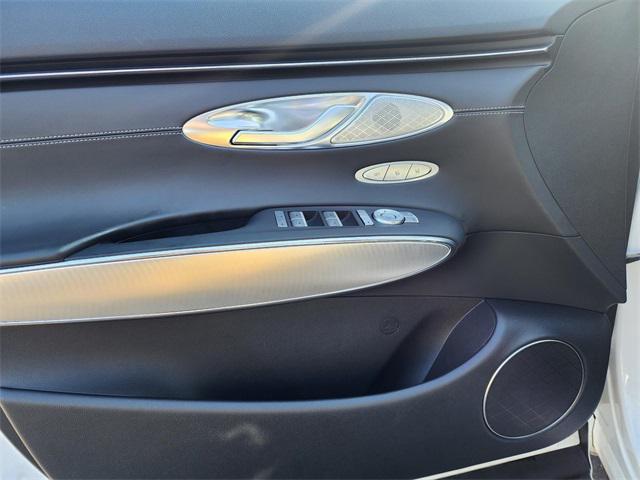 Photo of 2023 Alta White Genesis GV70