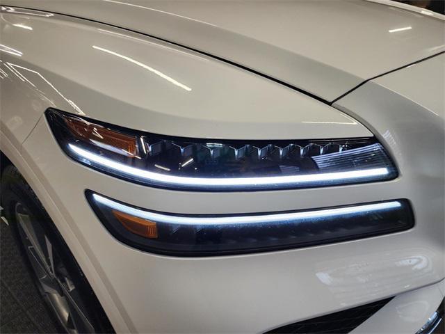 Photo of 2025 Alta White Genesis GV80