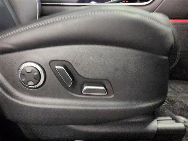 Photo of 2025 Alta White Genesis GV80
