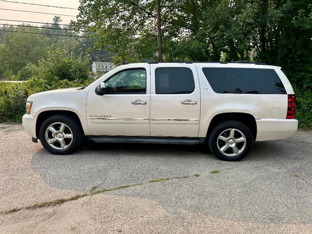 Photo of 2013 White Chevrolet Suburban