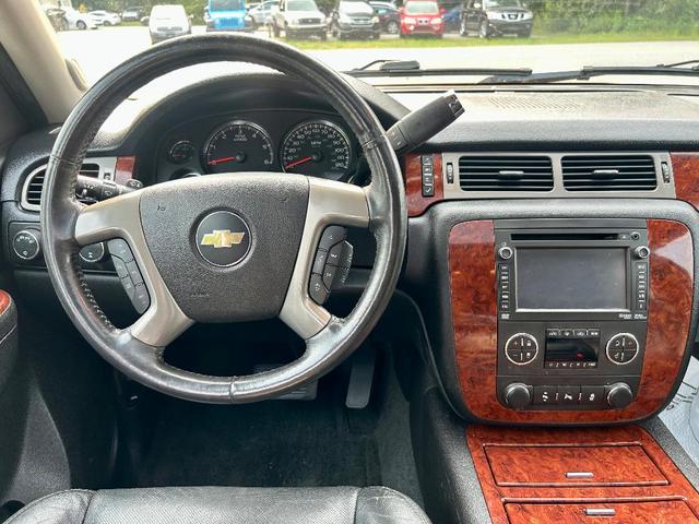 Photo of 2013 White Chevrolet Suburban