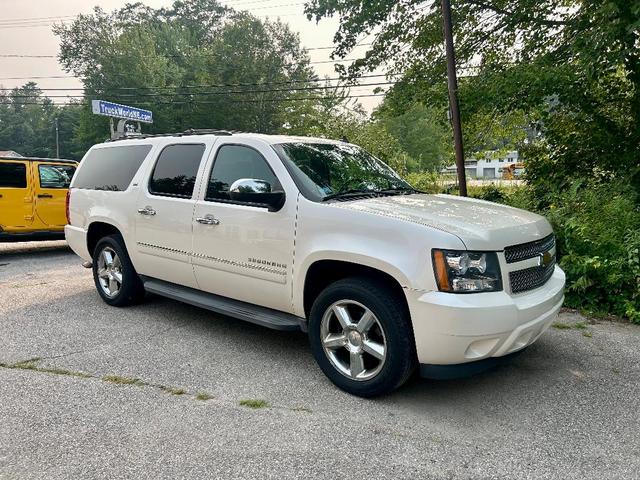 Photo of 2013 White Chevrolet Suburban