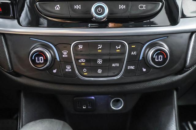 Photo of 2022 Mosaic Black Metallic Chevrolet Traverse