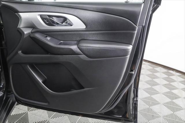 Photo of 2022 Mosaic Black Metallic Chevrolet Traverse