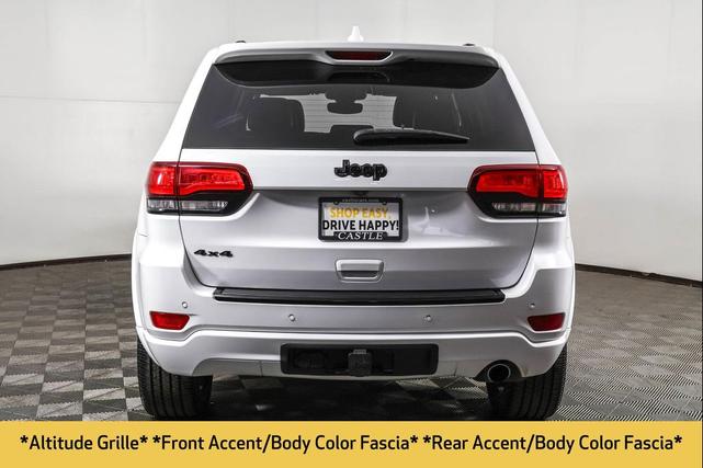Photo of 2017 Bright White Clearcoat Jeep Grand Cherokee