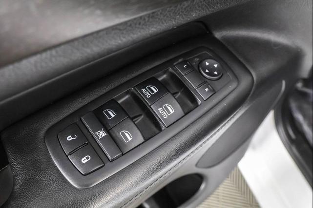 Photo of 2017 Bright White Clearcoat Jeep Grand Cherokee