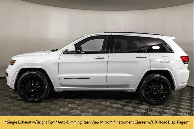 Photo of 2017 Bright White Clearcoat Jeep Grand Cherokee