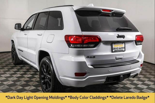 Photo of 2017 Bright White Clearcoat Jeep Grand Cherokee