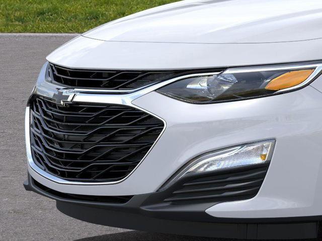 Photo of 2025 Summit White Chevrolet Malibu