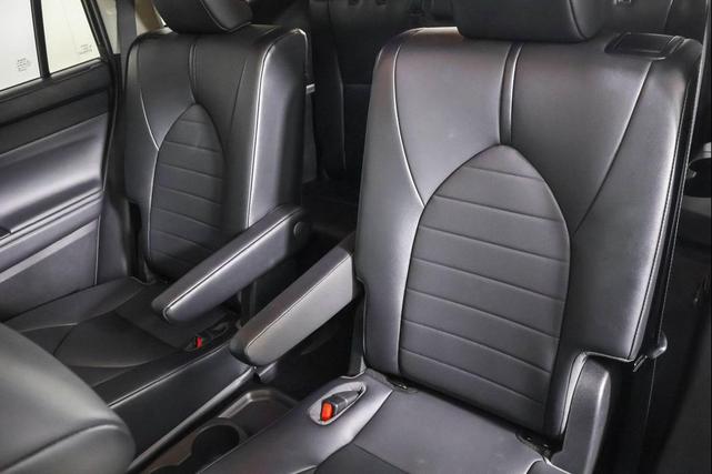 Photo of 2021 Opulent Amber Toyota Highlander