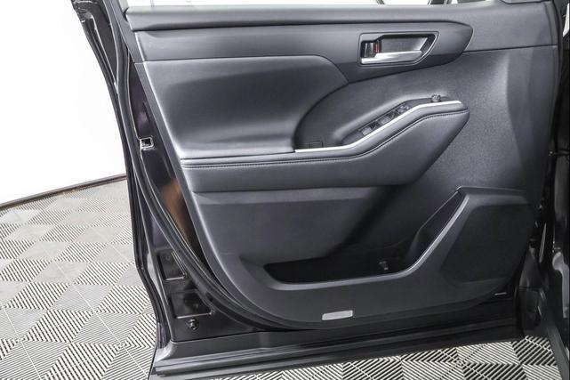 Photo of 2021 Opulent Amber Toyota Highlander