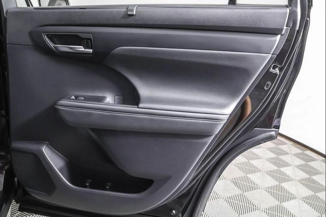 Photo of 2021 Opulent Amber Toyota Highlander