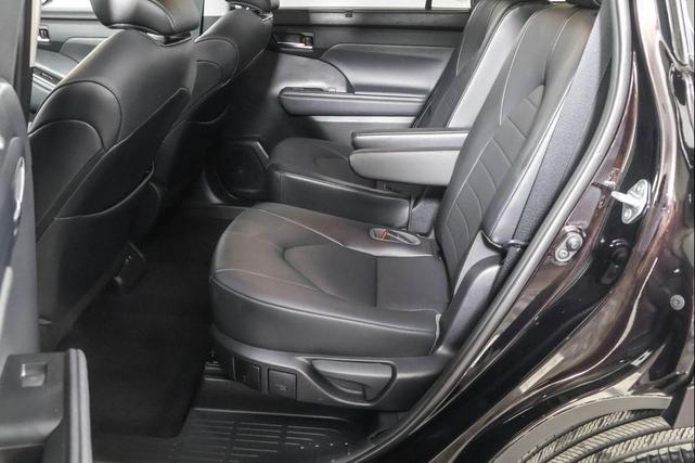 Photo of 2021 Opulent Amber Toyota Highlander
