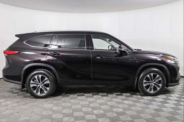 Photo of 2021 Opulent Amber Toyota Highlander