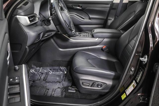 Photo of 2021 Opulent Amber Toyota Highlander