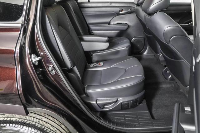 Photo of 2021 Opulent Amber Toyota Highlander