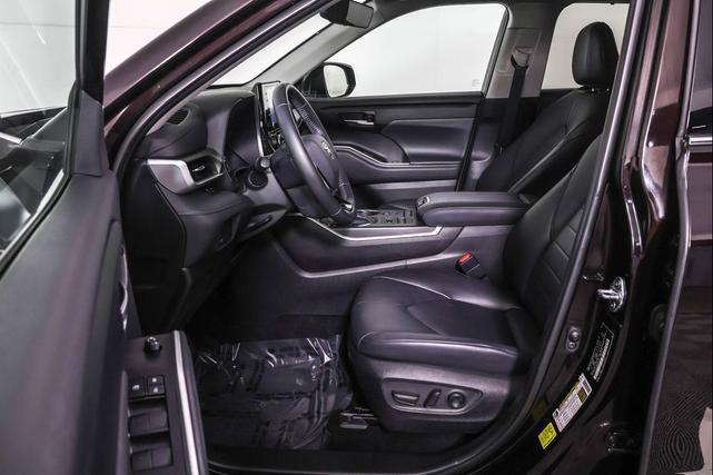 Photo of 2021 Opulent Amber Toyota Highlander
