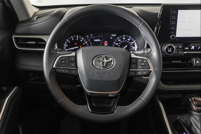 Photo of 2021 Opulent Amber Toyota Highlander