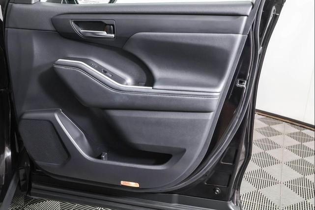 Photo of 2021 Opulent Amber Toyota Highlander