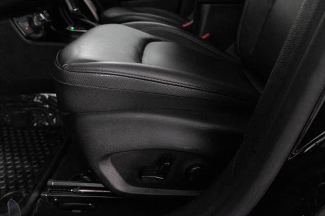 Photo of 2023 Black Clearcoat Jeep Renegade