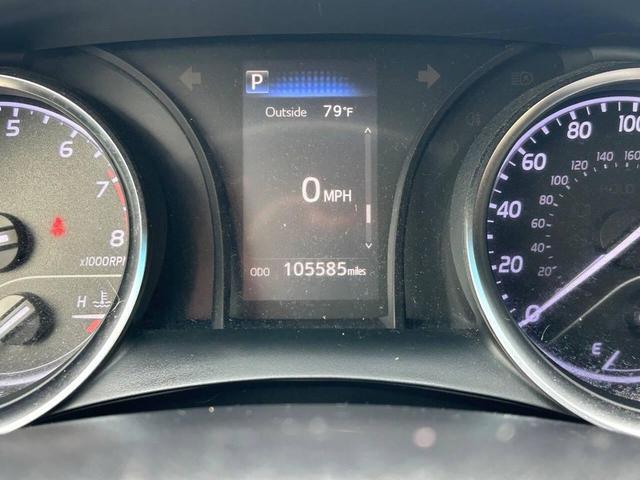 Photo of 2018 Super White Toyota Camry