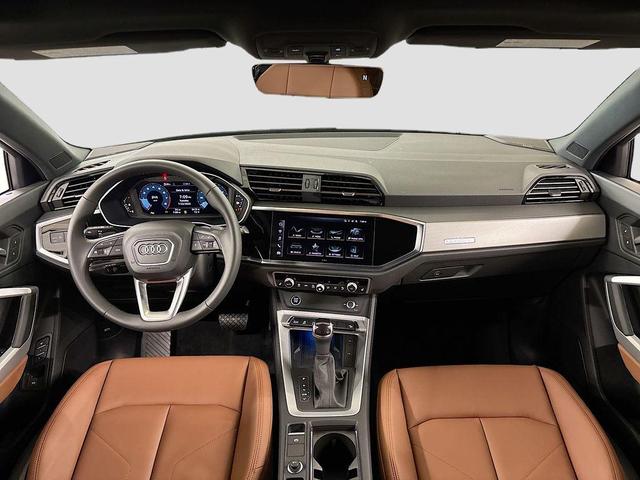 Photo of 2025 Navarra Blue Metallic Audi Q3