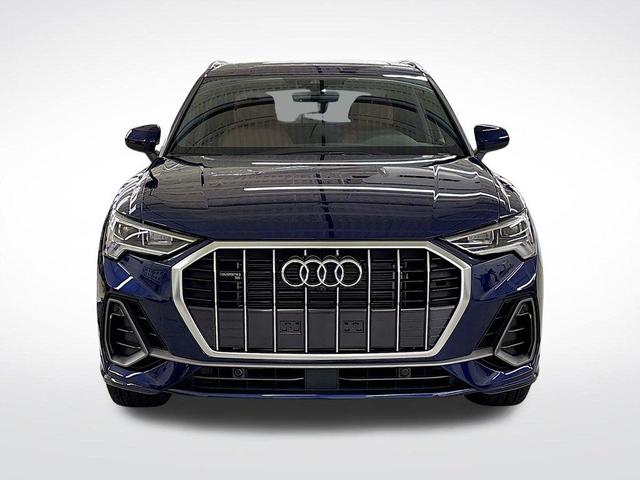 Photo of 2025 Navarra Blue Metallic Audi Q3