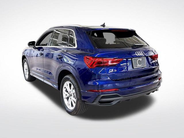 Photo of 2025 Navarra Blue Metallic Audi Q3
