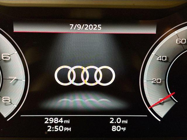Photo of 2025 Glacier White Metallic Audi Q7