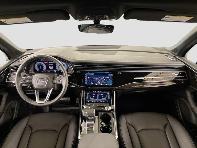 Photo of 2025 Glacier White Metallic Audi Q7