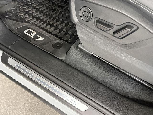 Photo of 2025 Glacier White Metallic Audi Q7