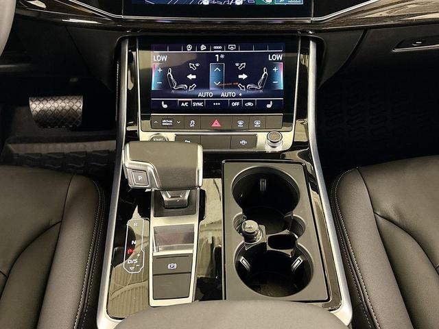 Photo of 2025 Glacier White Metallic Audi Q7