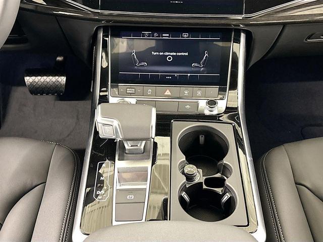 Photo of 2025 Mythos Black Metallic Audi Q7