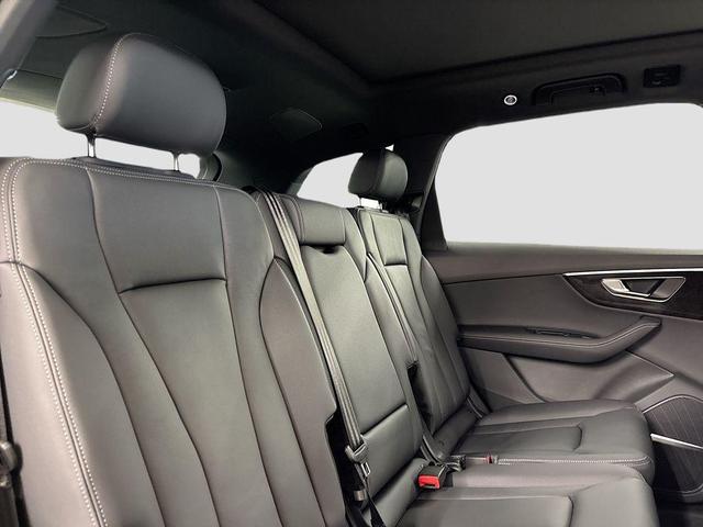 Photo of 2025 Mythos Black Metallic Audi Q7