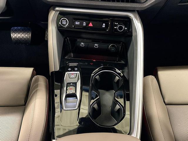 Photo of 2025 Glacier White Metallic Audi Q5