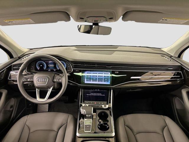 Photo of 2025 Glacier White Metallic Audi Q7