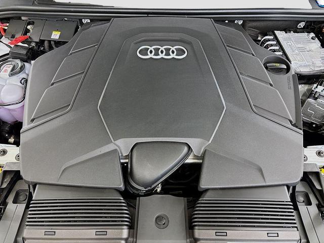 Photo of 2025 Glacier White Metallic Audi Q7