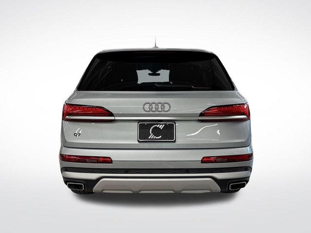 Photo of 2025 Satellite Silver Metallic Audi Q7