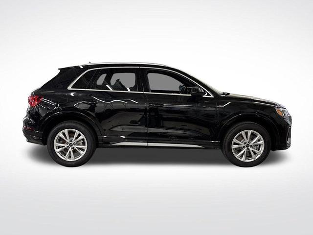 Photo of 2025 Mythos Black Metallic Audi Q3