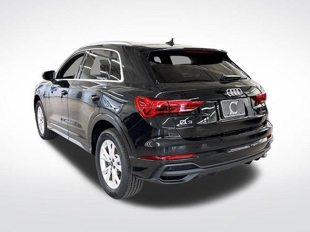 Photo of 2025 Mythos Black Metallic Audi Q3