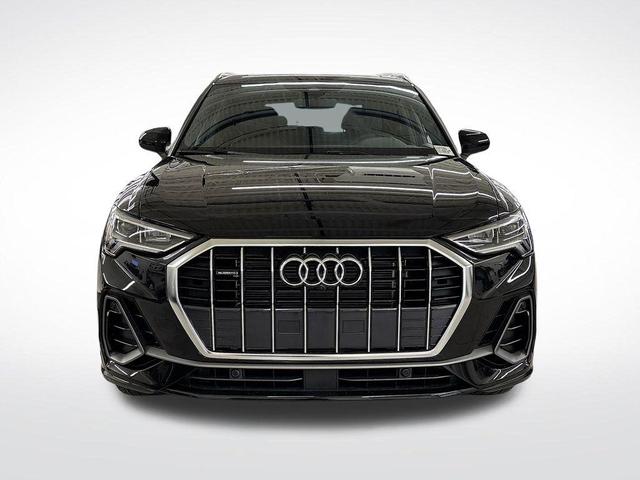 Photo of 2025 Mythos Black Metallic Audi Q3