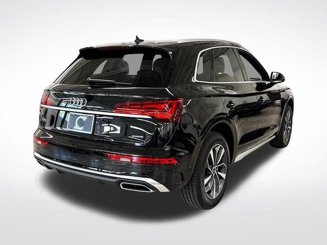Photo of 2025 Mythos Black Metallic Audi Q5