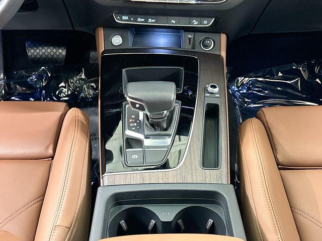 Photo of 2025 Mythos Black Metallic Audi Q5