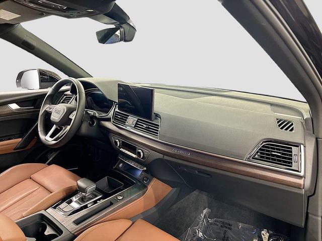 Photo of 2025 Mythos Black Metallic Audi Q5