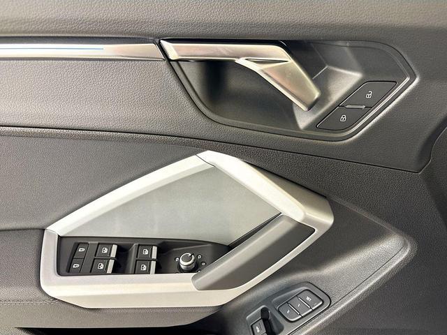 Photo of 2025 Mythos Black Metallic Audi Q3