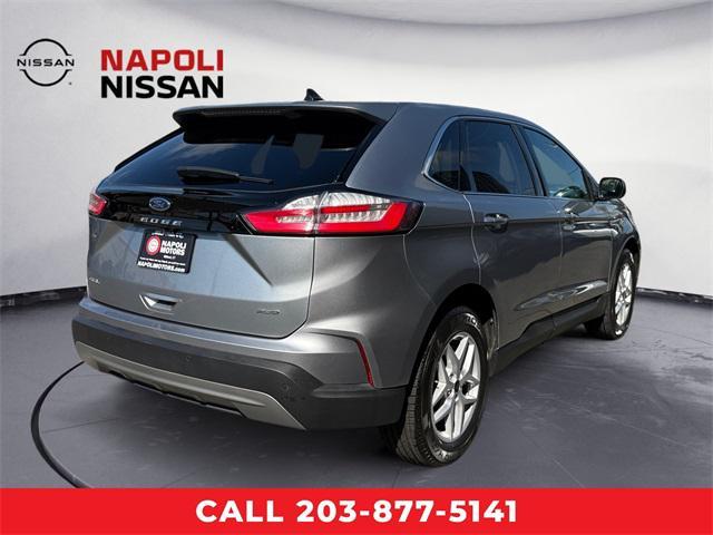 Photo of 2024 ICONIC SILVER Ford Edge