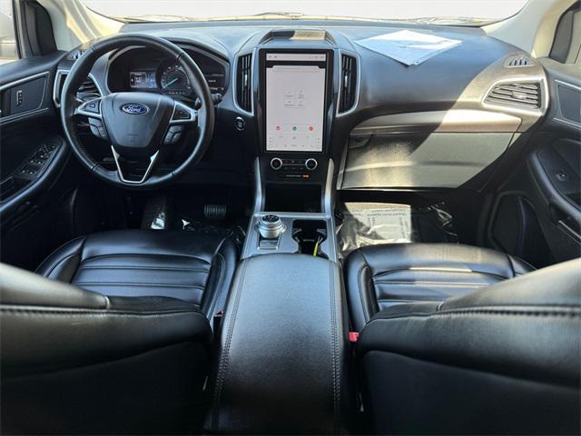 Photo of 2024 ICONIC SILVER Ford Edge
