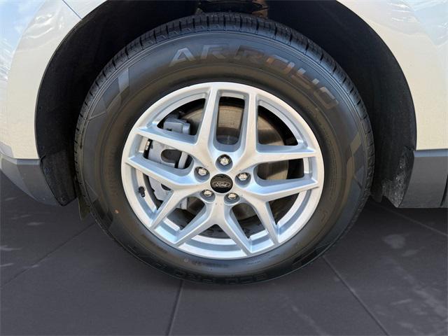Photo of 2024 ICONIC SILVER Ford Edge